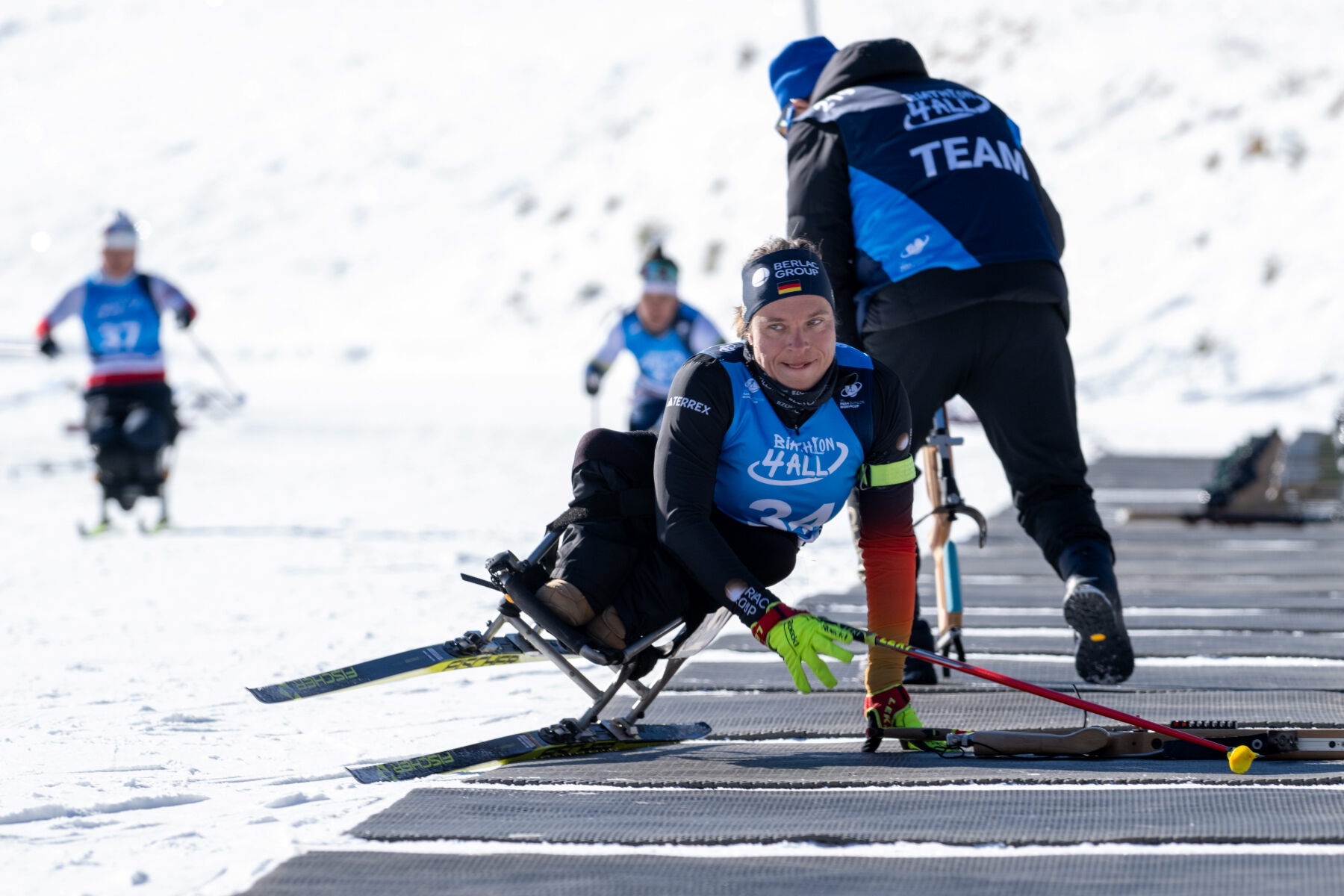 Anja Wicker bei der WM 2025 am Schießstand, Foto: Ralf Kuckuck / DBS