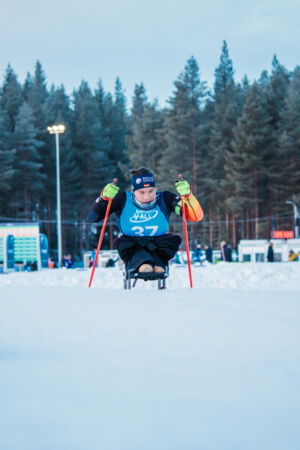 Anja Wicker, von der Eiseskälte im Gesicht gezeichnet, in der Loipe in Vuokatti, Foto: Vuokatti Sport