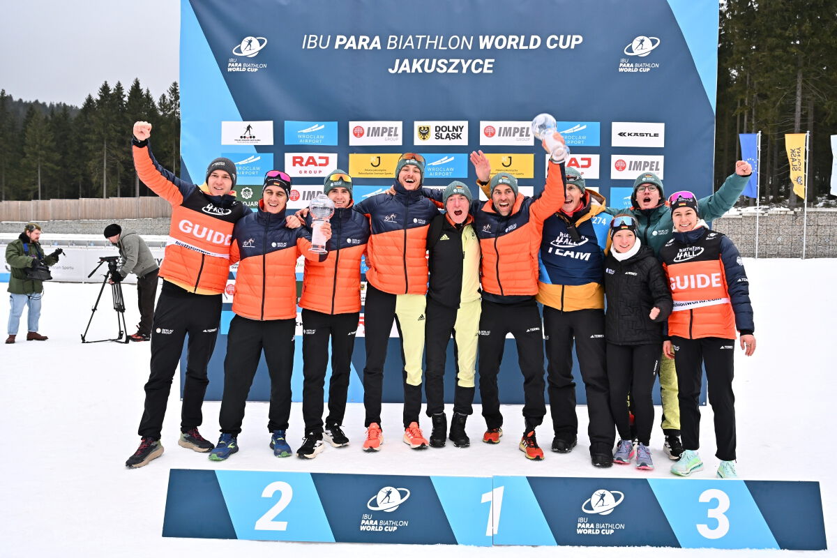 Das jubelnde deutsche Team nach dem Gewinn der Nationenwertung 2026, Foto: IBU | Wlaźlak