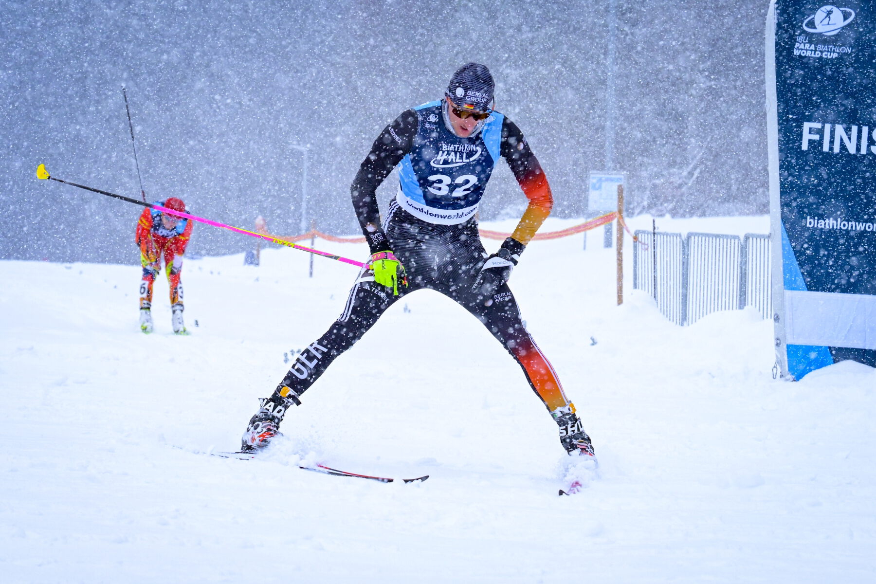 Marco Maier beim Zieleinlauf der Sprint-Verfolgung am Samstag (hinter ihm der Zweitplatzierte Jiayun Cai aus China). Foto: Ralf Kuckuck